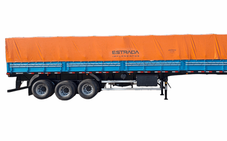 Semirreboque graneleiro 3 eixos Estrada Implementos, com carroceria azul e lona laranja Vinilona Sansuy, projetado para transporte de grãos com eficiência e segurança.